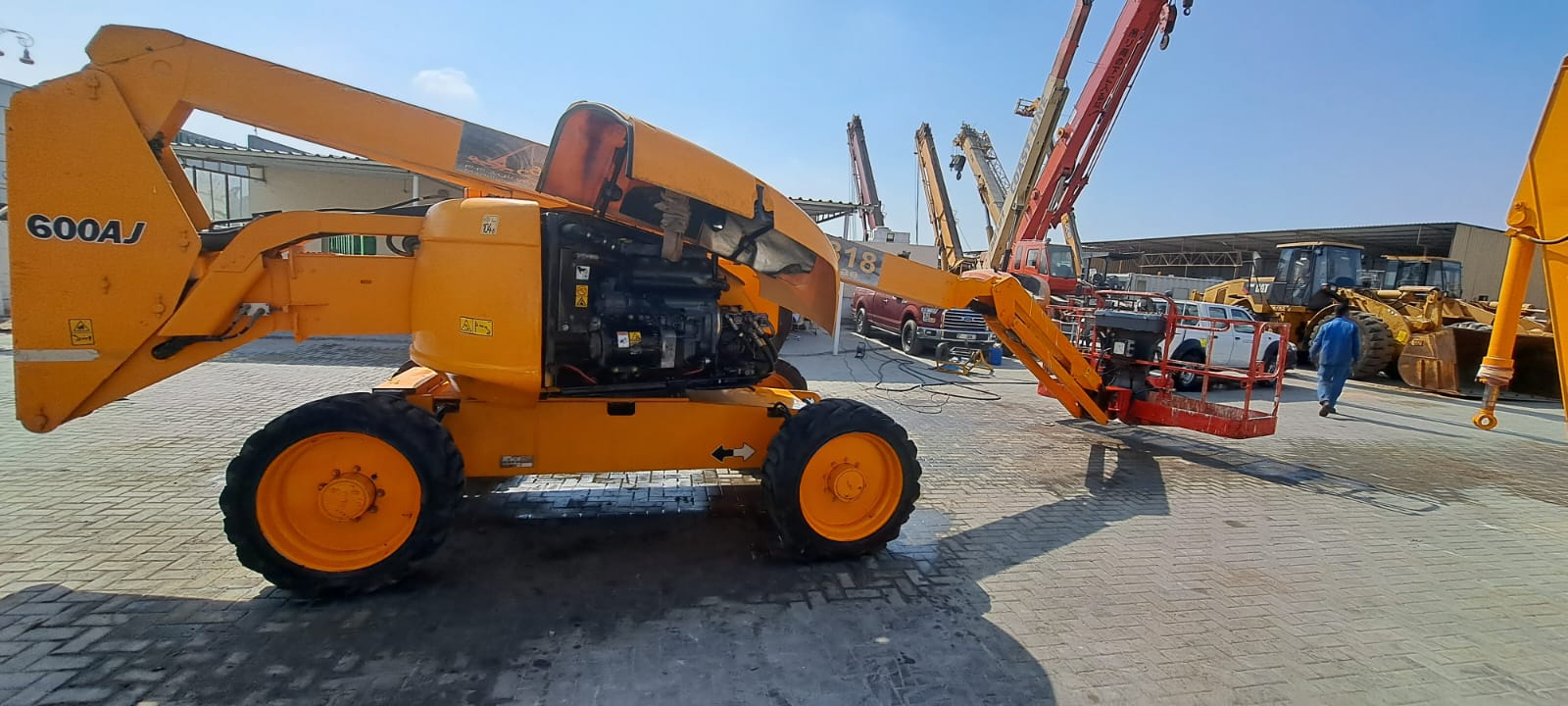 MAN LIFT JLG 600AJ 