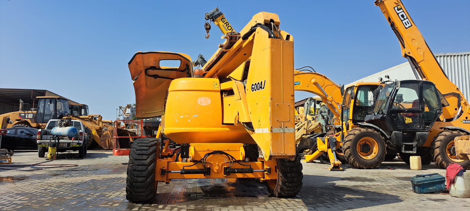 MAN LIFT JLG 600AJ 