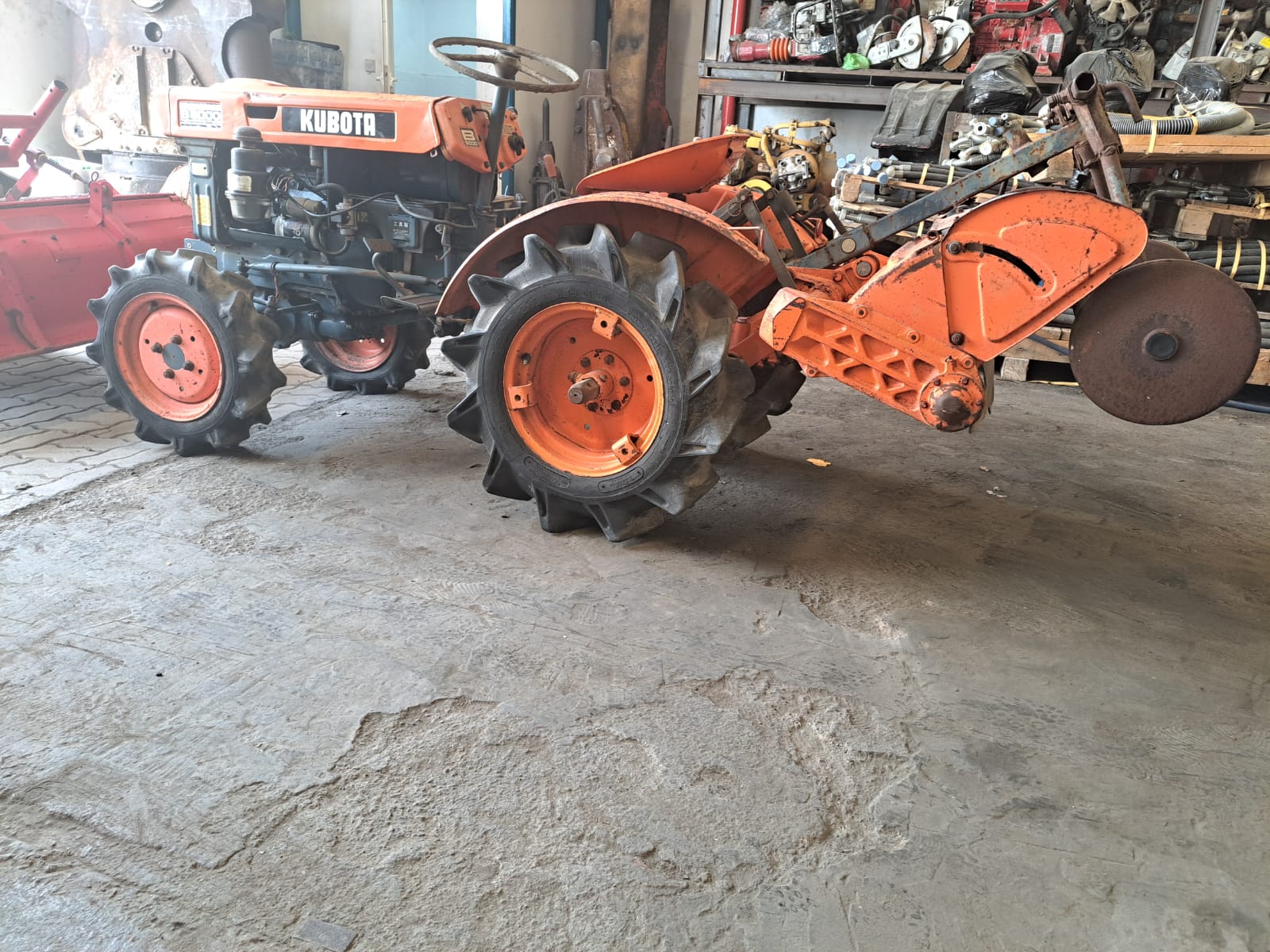 KUBOTA TRACTOR 