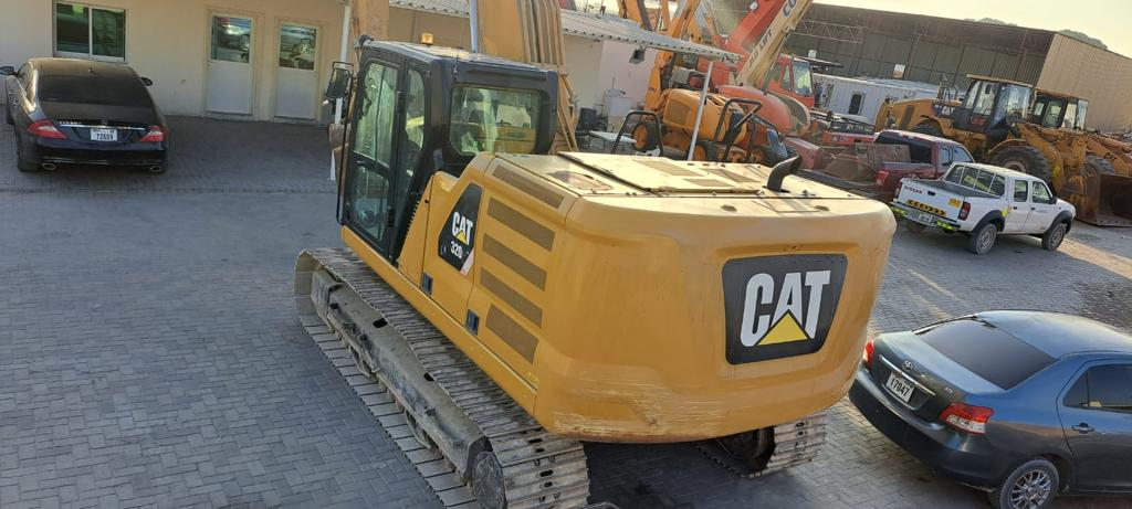 EXCAVATOR CAT 320