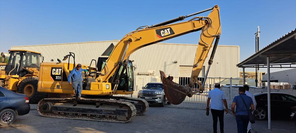 EXCAVATOR CAT 320
