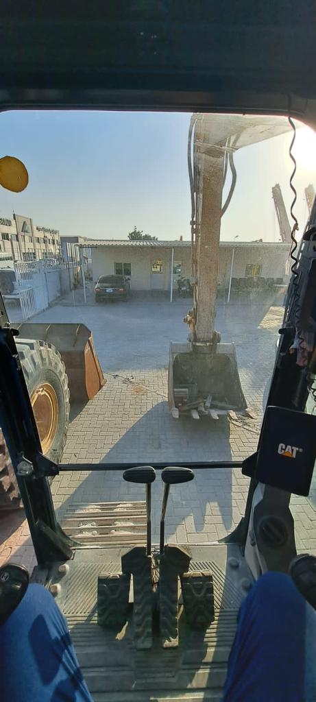 EXCAVATOR CAT 320
