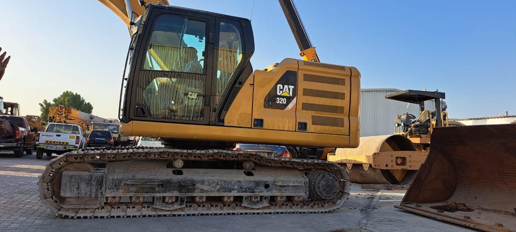 EXCAVATOR CAT 320