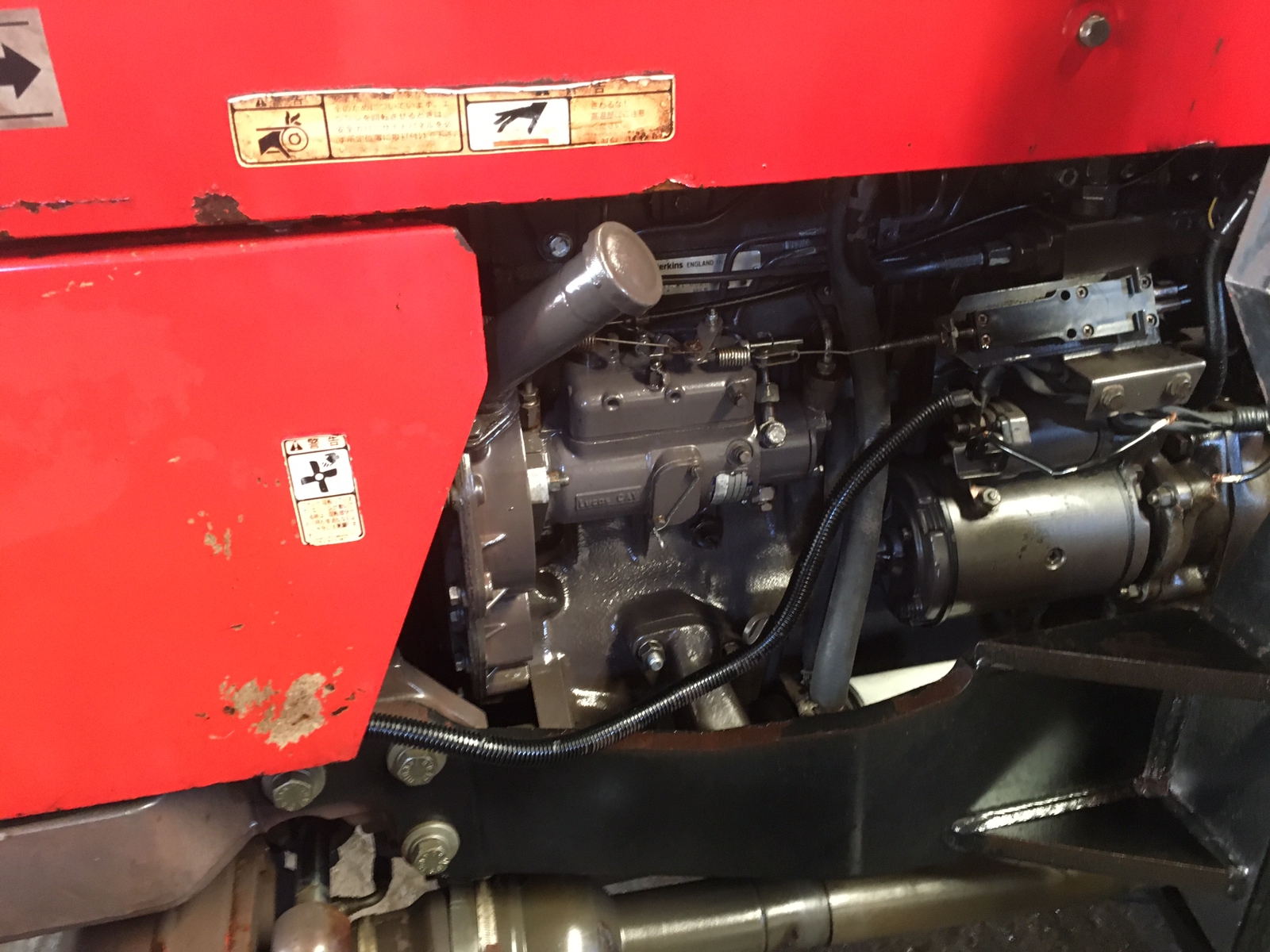 MASSEY FERGUSON 382 TRACTOR