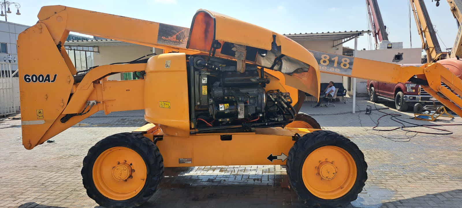 MAN LIFT JLG 600AJ 