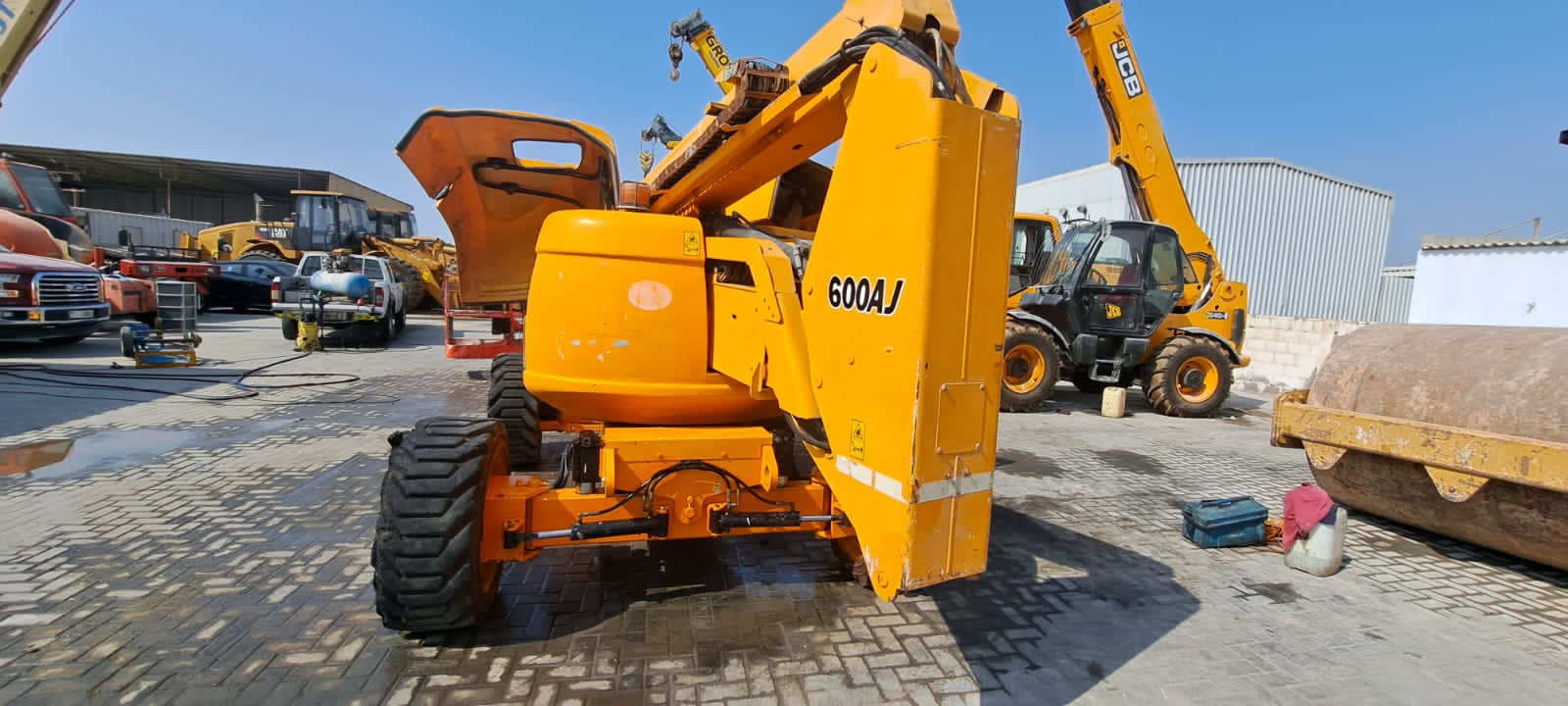 MAN LIFT JLG 600AJ 