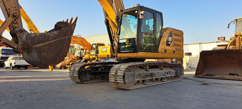 EXCAVATOR CAT 320