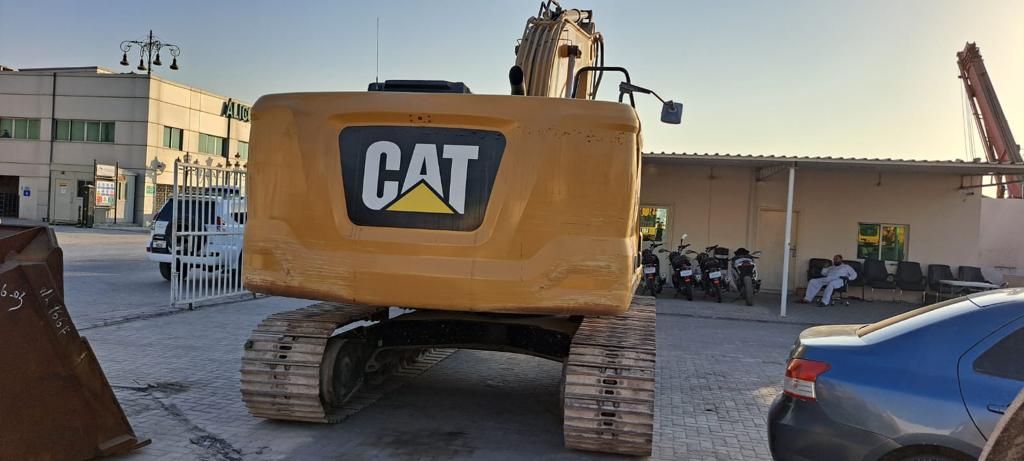 EXCAVATOR CAT 320