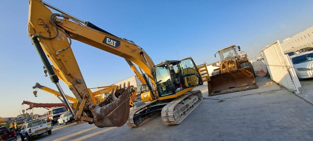 EXCAVATOR CAT 320
