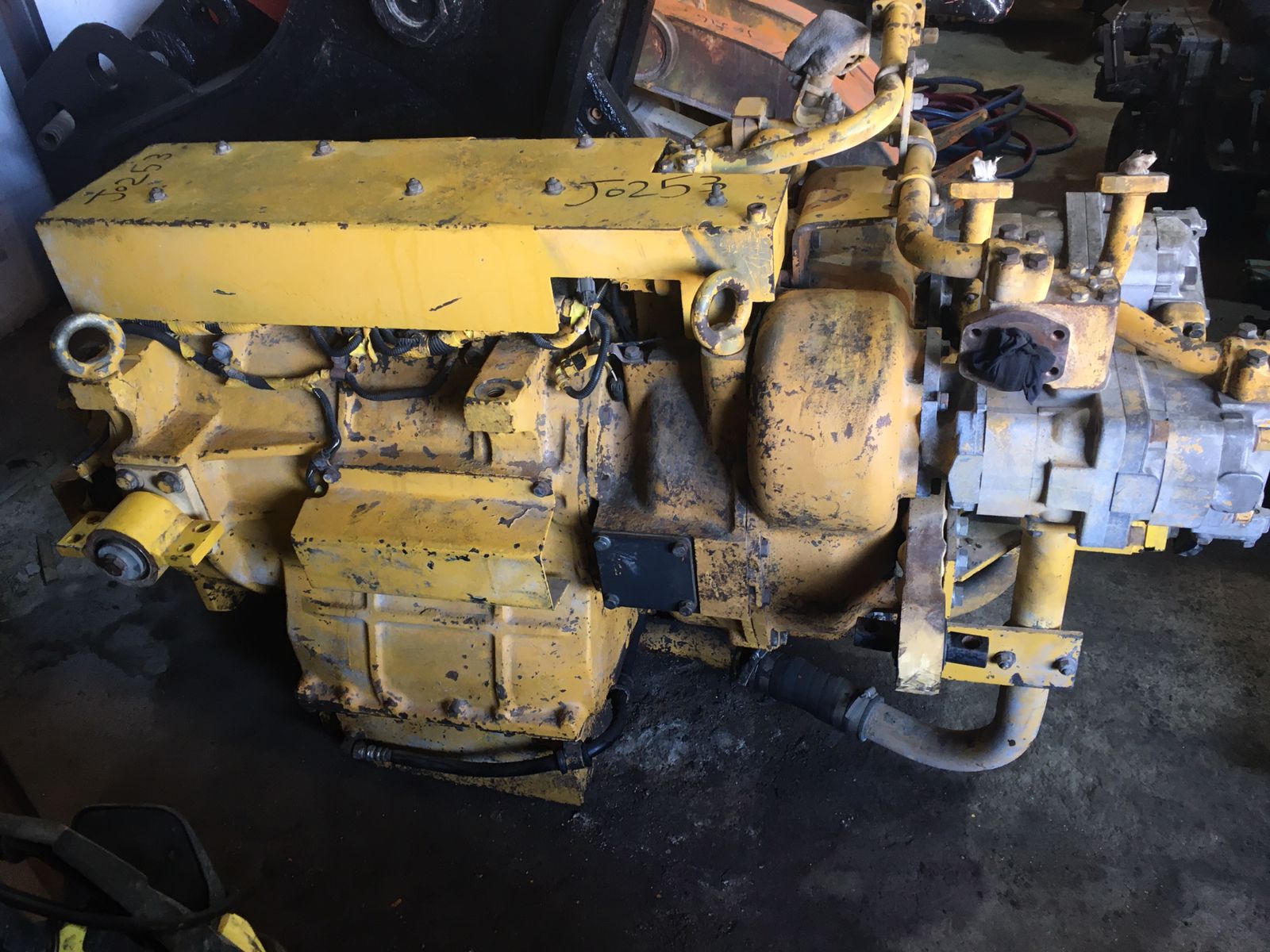 KOMATSU GEAR