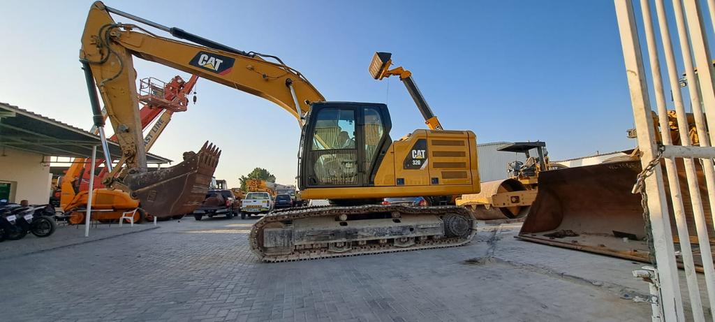 EXCAVATOR CAT 320