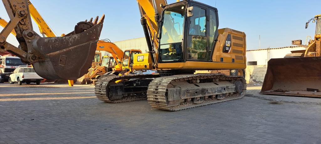 EXCAVATOR CAT 320