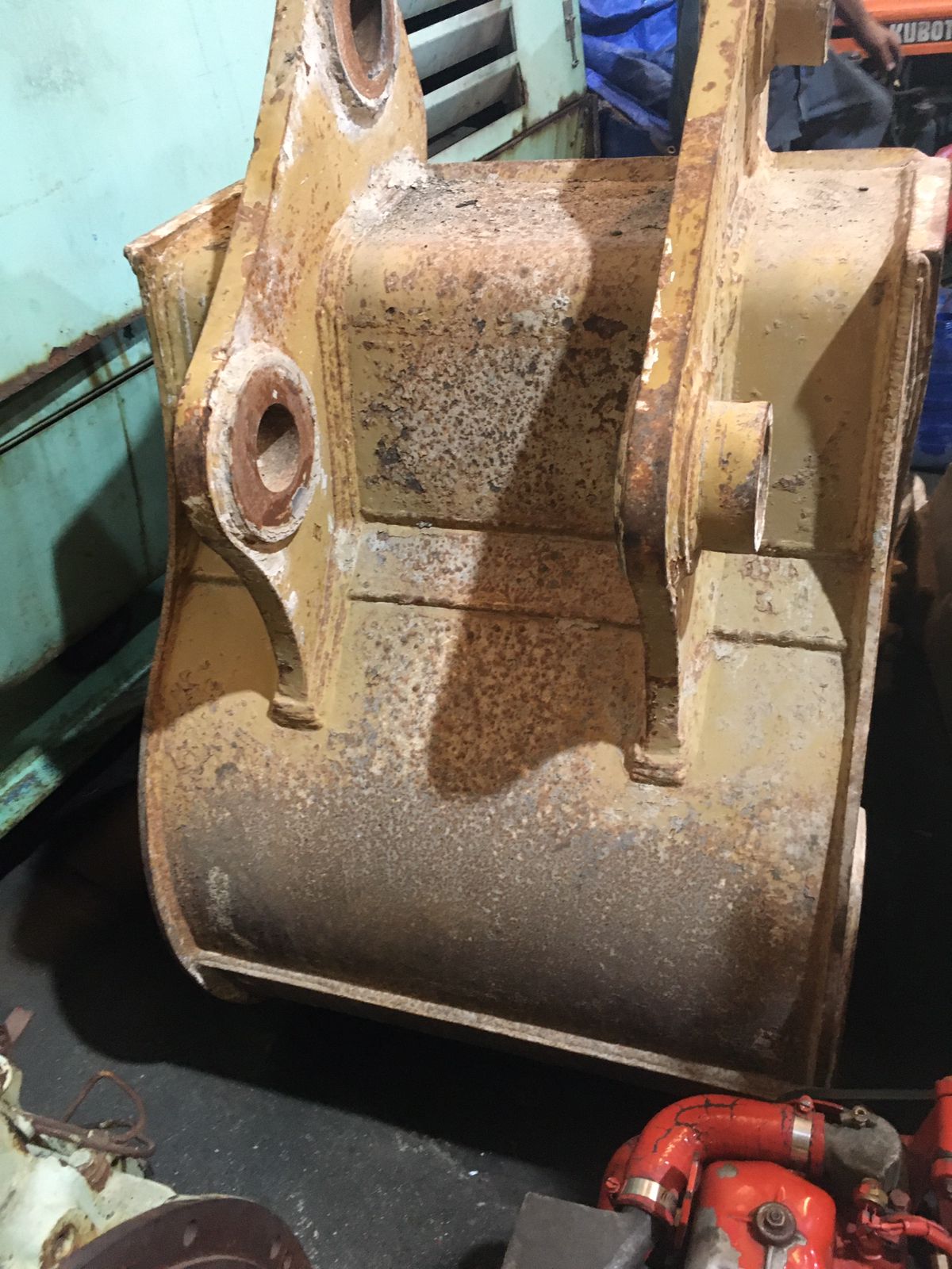 BUCKET 320 